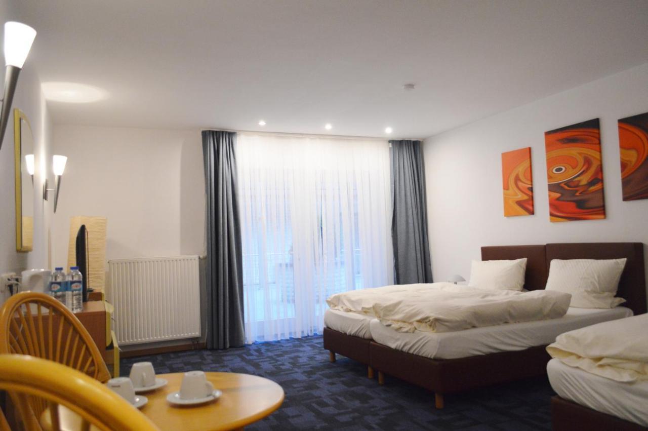 Hotel B8 Voerde Экстерьер фото
